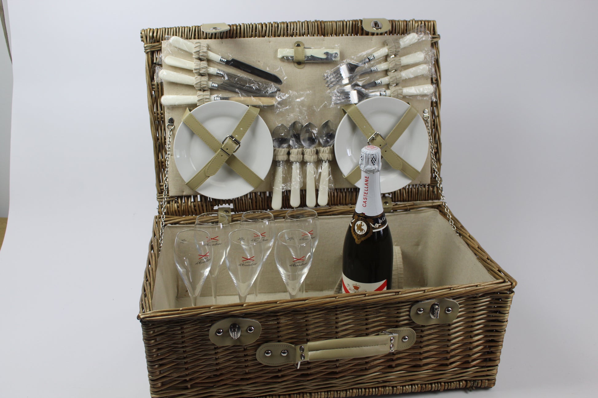 Champagne picnic set Champagne, glasses and hamper with Free UK delivery, summer