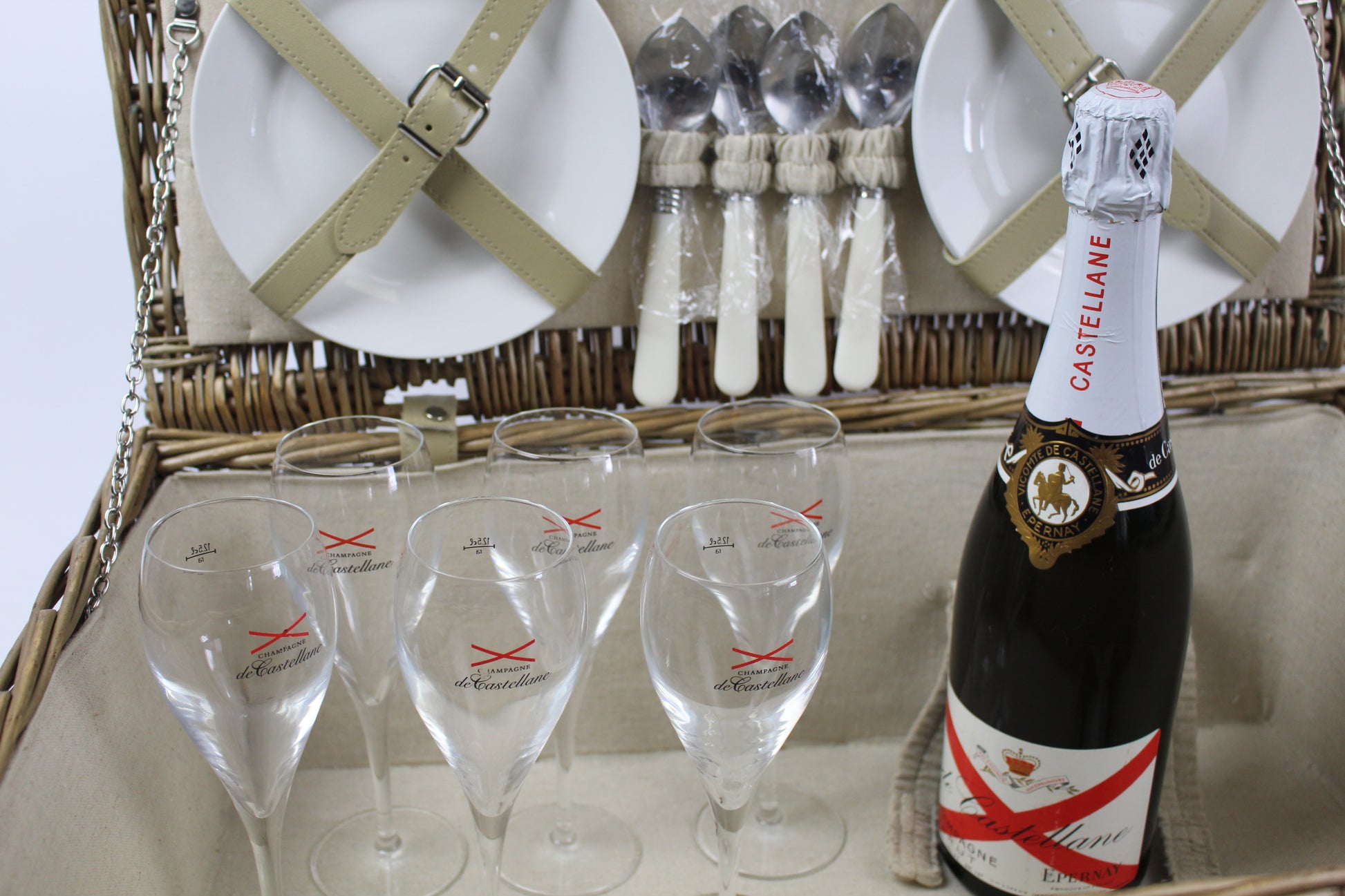 Champagne picnic set Champagne, glasses and hamper with Free UK delivery, summer