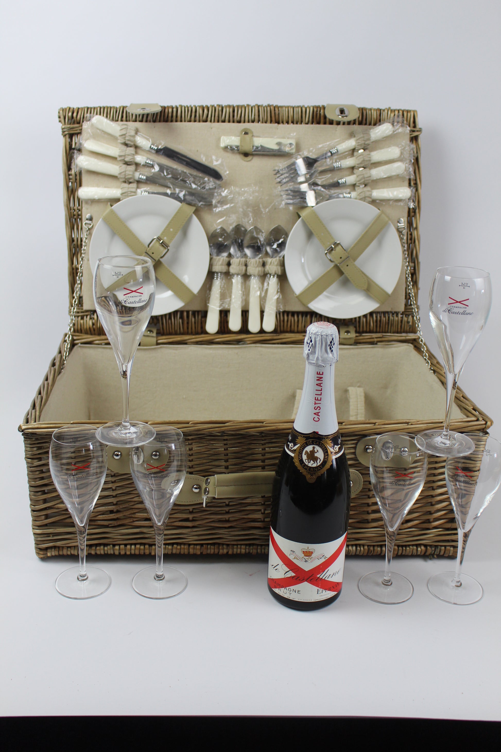 Champagne picnic set Champagne, glasses and hamper with Free UK delivery, summer