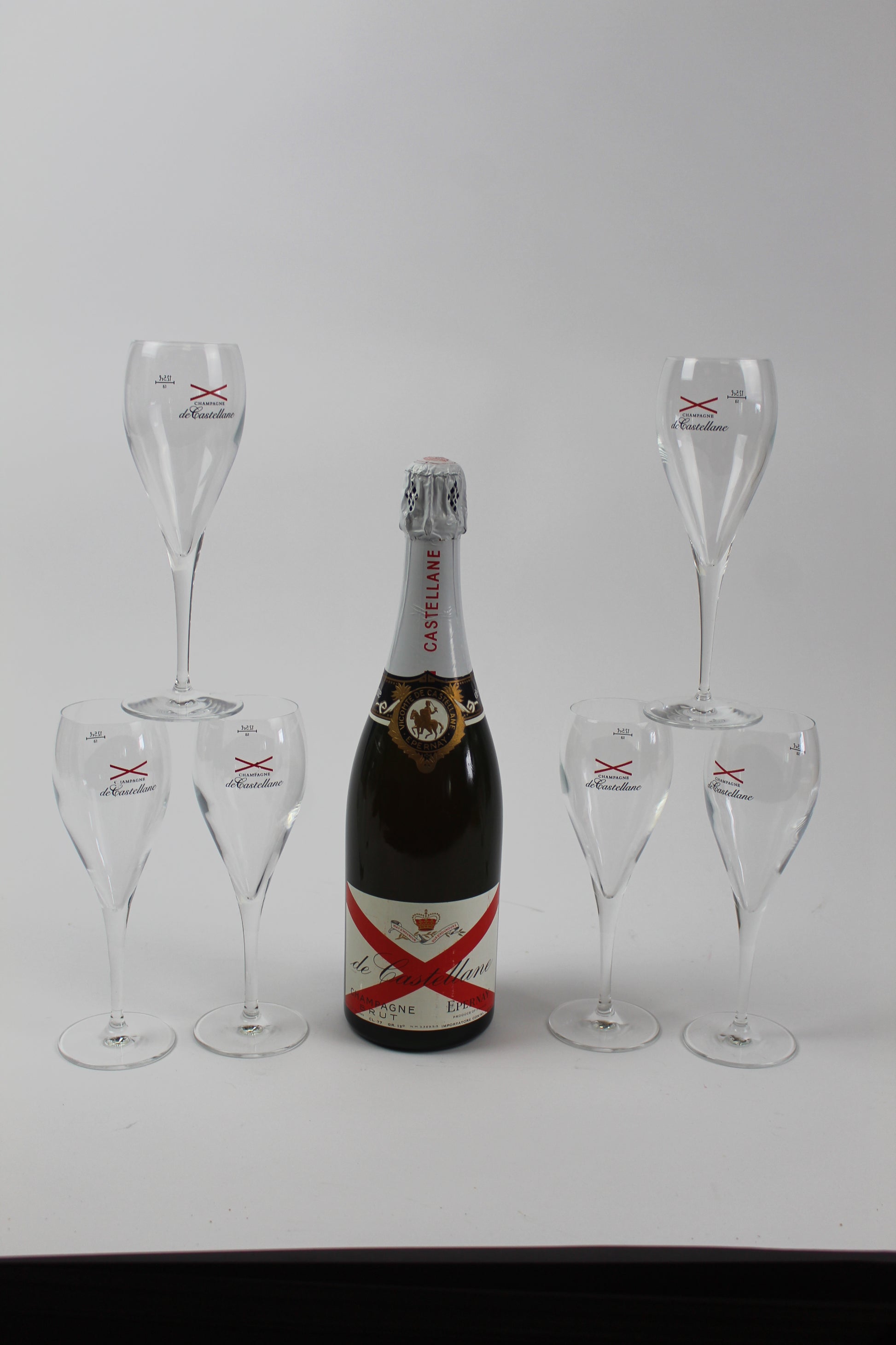 Champagne picnic set Champagne, glasses and hamper with Free UK delivery, summer