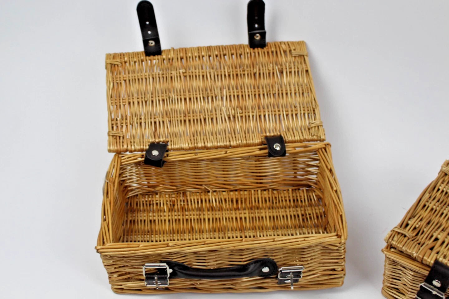 Wicker picnic baskets Listing for X2 small 30 x 20 X 10Cm baskets Ideal gifts